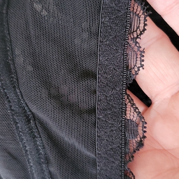 Sheer black lace bralette with adjustable hook and eye closure - Picture 7 of 11